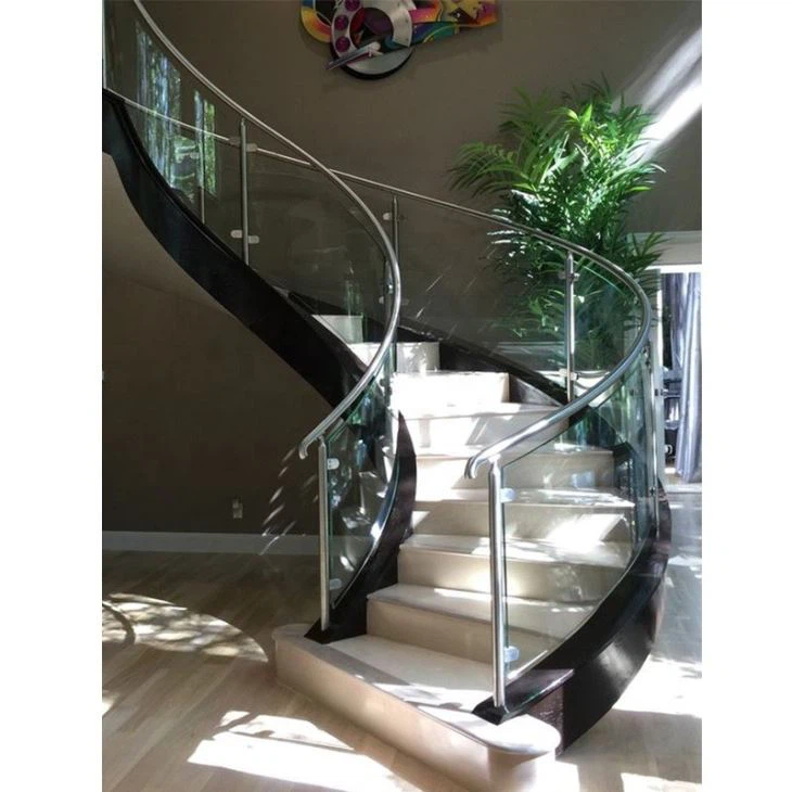 Vnitřní skleněné schodišťové zábradlí